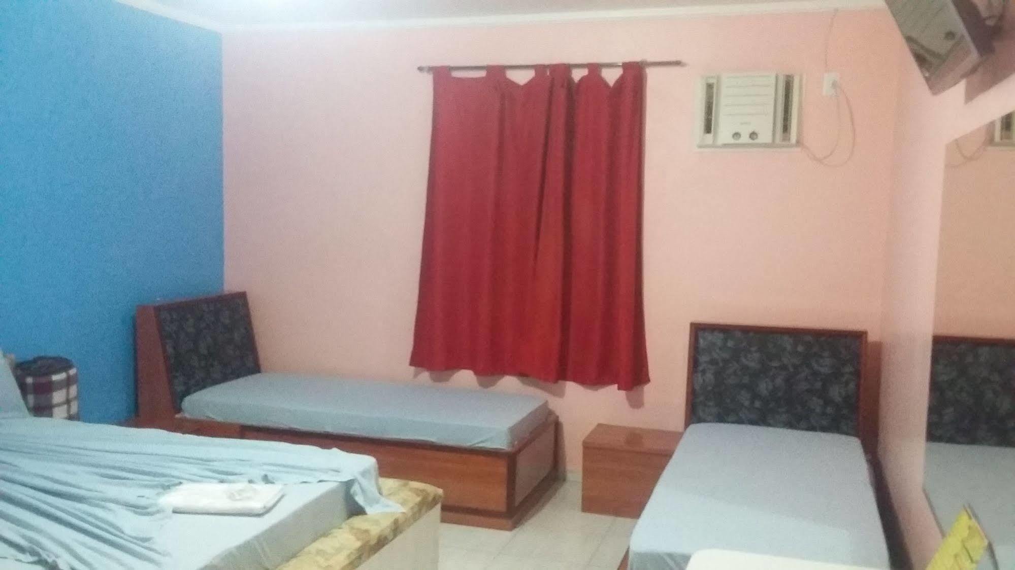 Hotel Dalias กัวรูยุส ภายนอก รูปภาพ